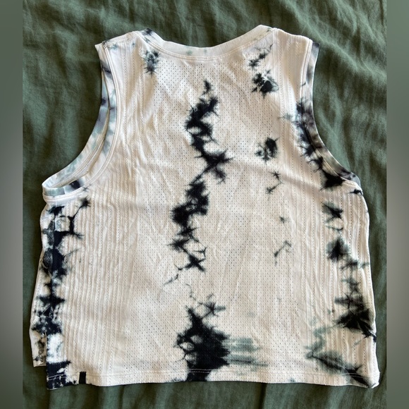 Lululemon crop tank top, size 4 - Picture 3 of 4